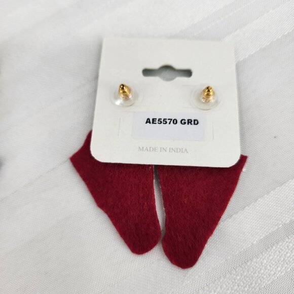 Red Seed Bead Sneaker Earrings Tennis Shoe NWT - Picture 4 of 4